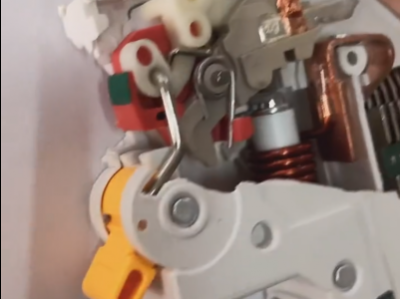 The internal structure of Chint NXB series miniature circuit breakers